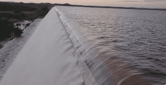 Terceiro maior reservatório de água do RN, Barragem de Umari volta a sangrar