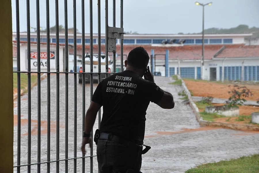 Após operação, advogado é preso por suspeita de facilitar entrada de celulares em Alcaçuz