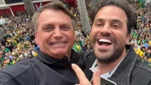 Pablo Marçal recebe de Bolsonaro medalha de “imbrochável”