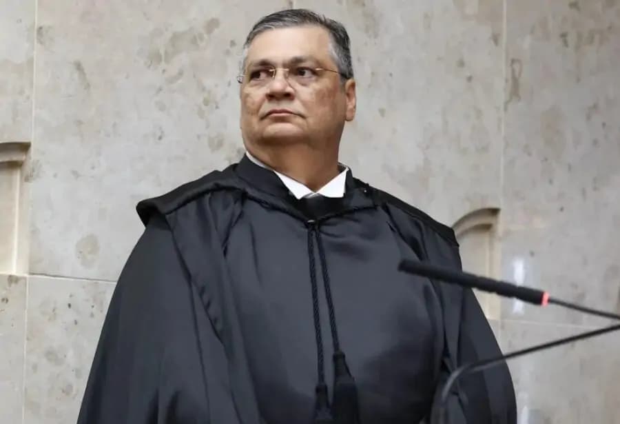 STF “se mete em muita coisa” porque tribunal não pode prevaricar, afirma Dino após fala de Lula