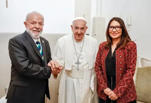 [VÍDEO] Lula se encontra com o Papa Francisco, Macron e Modi na Itália, onde participa do G7