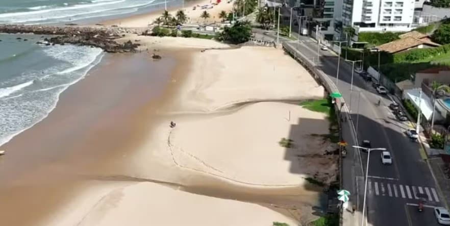 Praia de Areia Preta registra 92 vezes mais coliformes fecais na água que o limite aceito pelo Conama, aponta boletim de balneabilidade