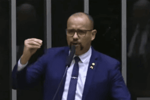 Sargento Gonçalves afirma que Natália Bonavides deve “lavar a boca” ao falar da PM