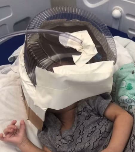 Hospital no interior do RN usa embalagem de bolo como máscara de oxigênio em bebê de 3 meses que esperava UTI