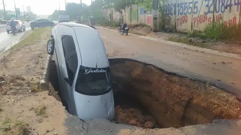 DER não tem prazo para tapar cratera na Av. Olavo Montenegro, em Parnamirim