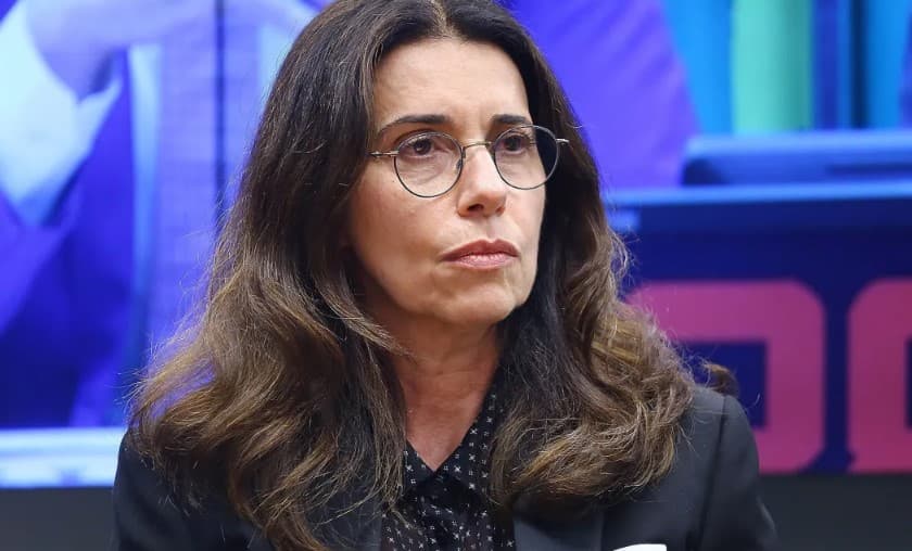 Ex-diretora da Americanas embarca para o Brasil e terá que entregar passaporte ao chegar no país