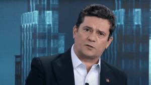 PF está mais interessada em investigar críticos ao governo, diz Moro