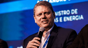 “Sou bolsonarista e vou continuar sendo bolsonarista”, diz Tarcísio