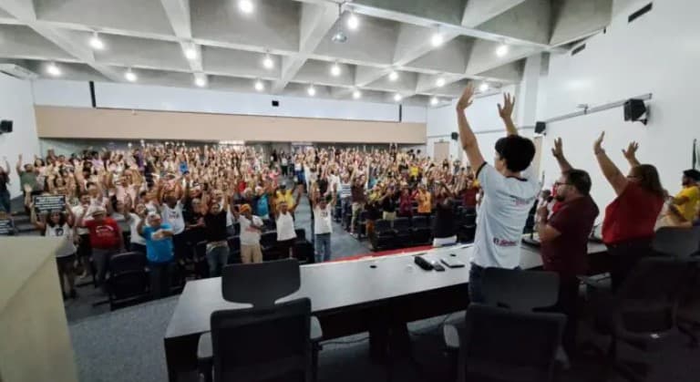 Em nova assembleia, servidores técnico-administrativos da UFRN decidem manter greve; paralisação iniciou em 14 de março