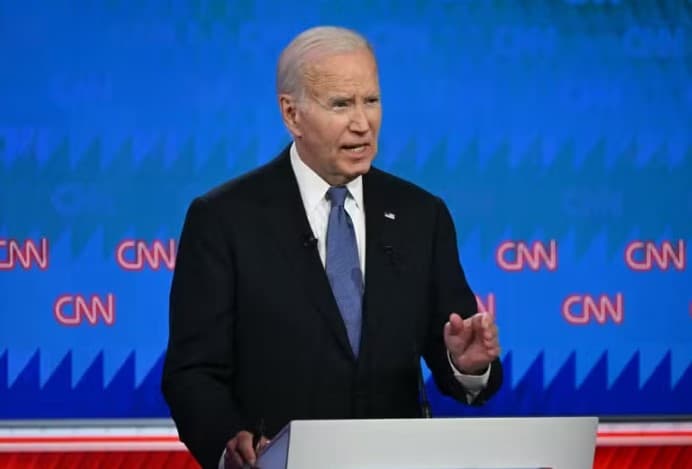 Campanha de Biden reafirma que ele será candidato e alega que retirada ‘levaria a semanas de caos'
