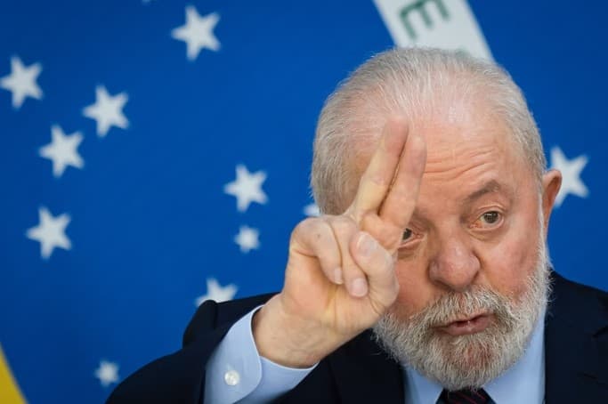 Lula vai emendar viagem ao Paraguai com visita à Bolívia
