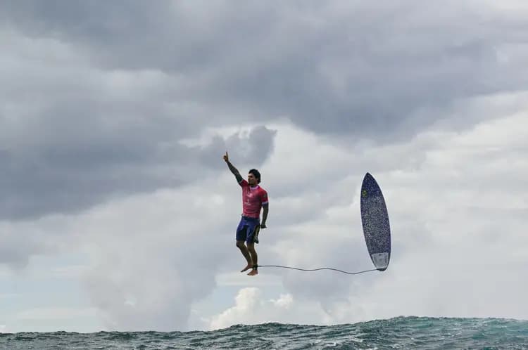 Gabriel Medina faz nota histórica e conquista vaga nas quartas de final das Olimpíadas