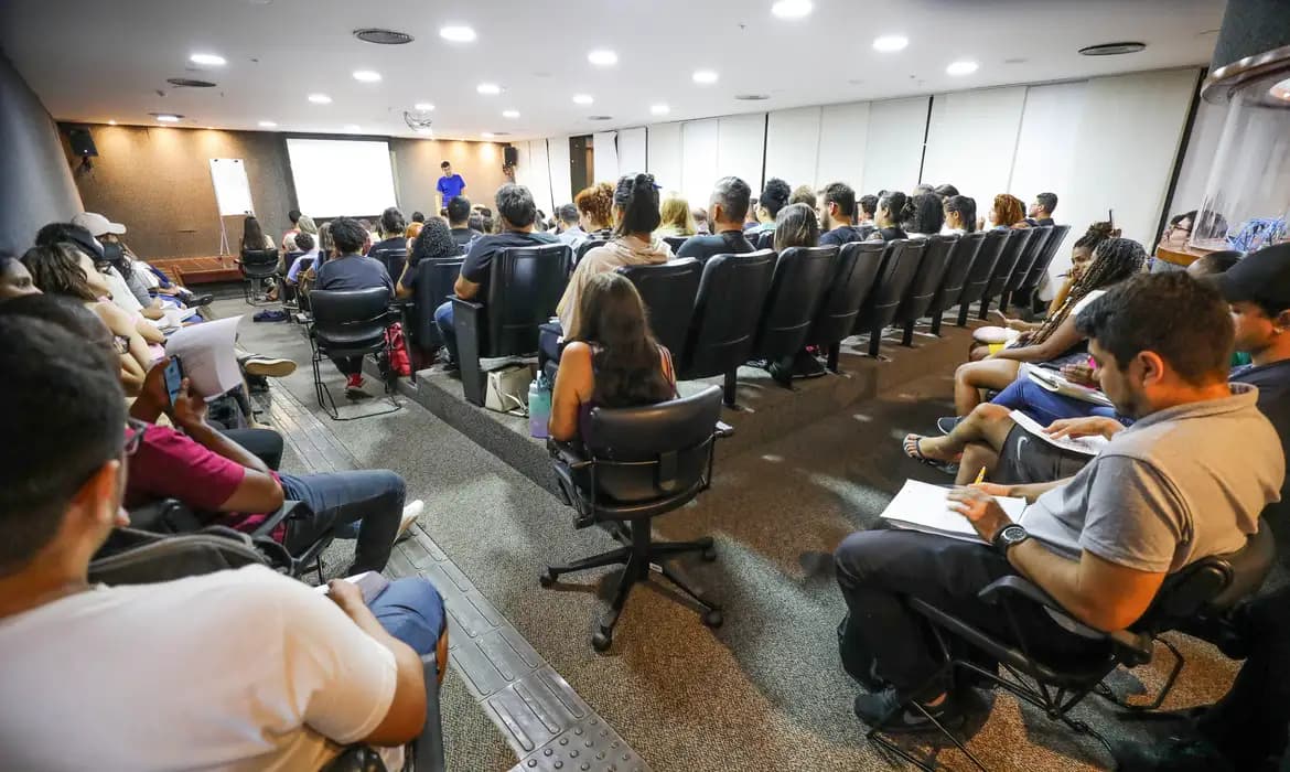 Mais de 31 mil candidatos desistem de participar do “Enem dos concursos” e pedem reembolso