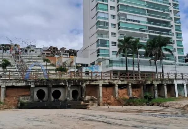 Prefeitura do Natal multa condomínio, motel e restaurante por despejo de esgoto em Areia Preta