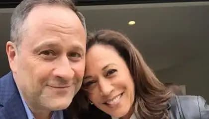 Conheça Doug Emhoff, marido de Kamala que pode ser “primeiro-cavalheiro” dos EUA