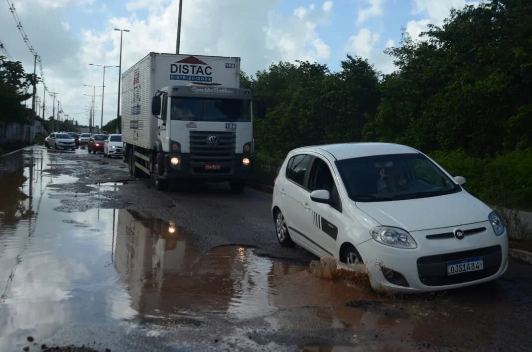 DER se pronuncia sobre providências para fechamentos das crateras na João Medeiros filho
