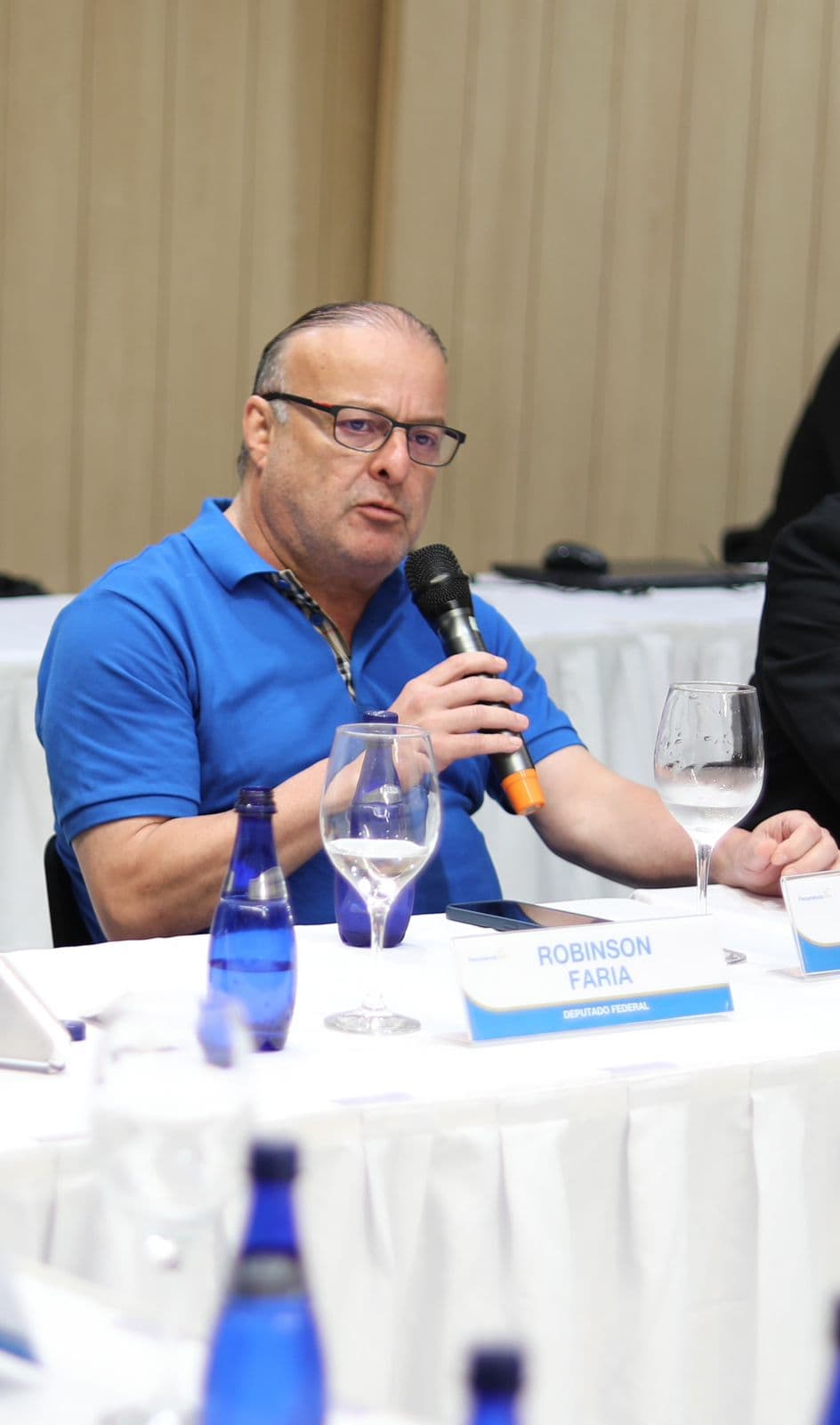 “Só bastava o governo não atrapalhar”, afirma o deputado Paulinho Freire em debate sobre a Reforma Tributária