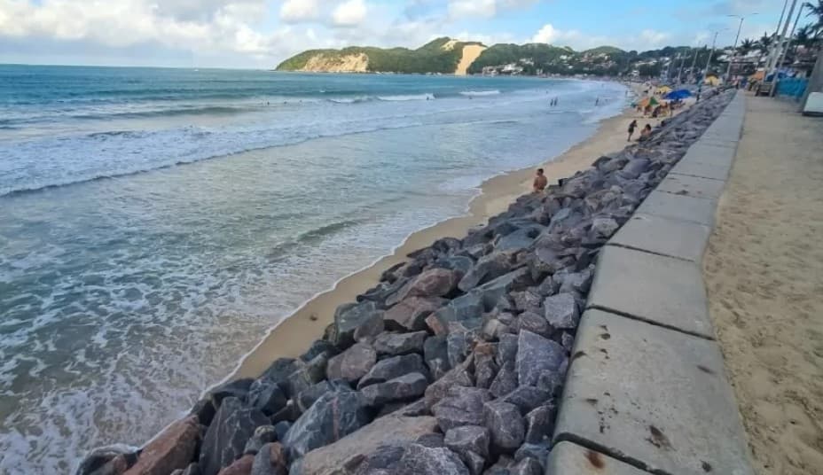Atraso no início da engorda de Ponta Negra vira notícia nacional no UOL após draga que faria obra deixar Natal