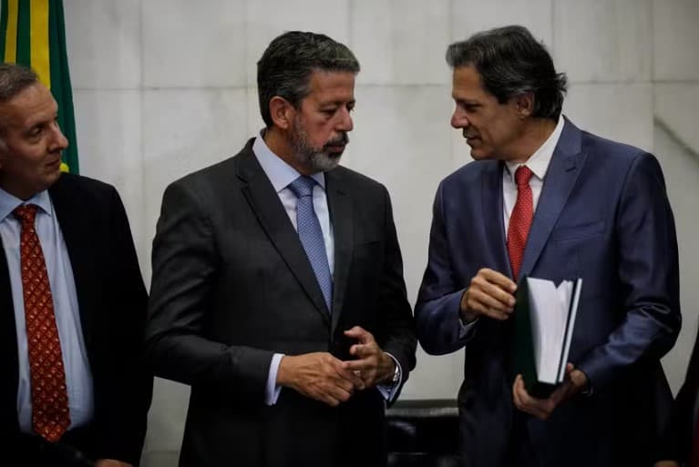 Governo vai ‘lutar’ no Senado para incluir armas na lista do ‘imposto do pecado', diz Haddad