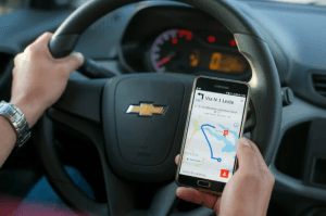 Motoristas de app: relatório prevê jornada máxima de 13h