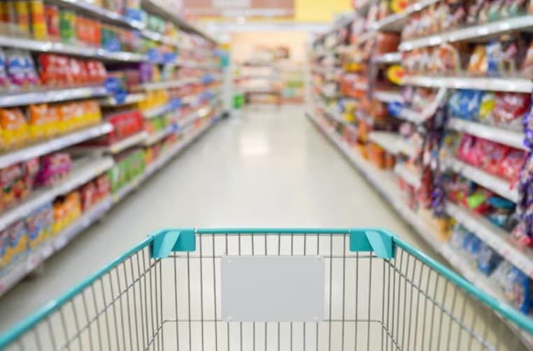Inflação em 12 meses atinge 4,23% e se aproxima do teto da meta