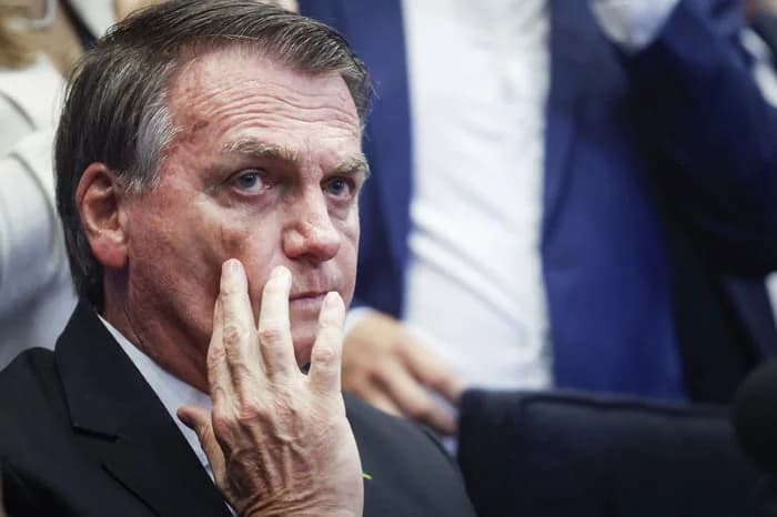 Polícia Federal decide indiciar Bolsonaro nos inquéritos das joias e das vacinas