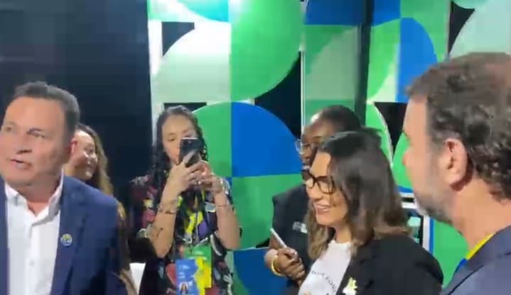 Janja visita Casa Brasil em Paris e jornalistas são empurrados por assessores e seguranças
