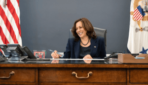 Doações para Kamala Harris chegam a US$ 27,5 mi pós-saída de Biden