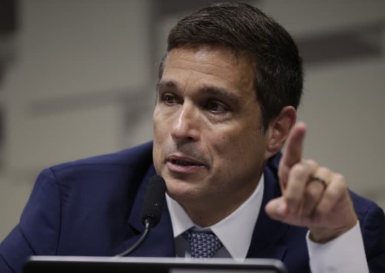 Campos Neto rebate Lula, critica polarização e frisa decisão técnica do Banco Central