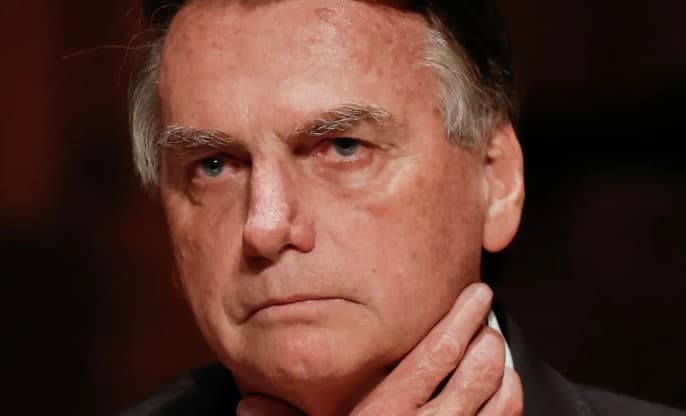PF diz que Bolsonaro transferiu quase a totalidade de seus recursos financeiros para conta nos EUA