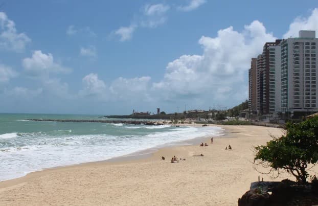 Sete trechos do litoral na Grande Natal estão impróprios para banho, aponta boletim de balneabilidade