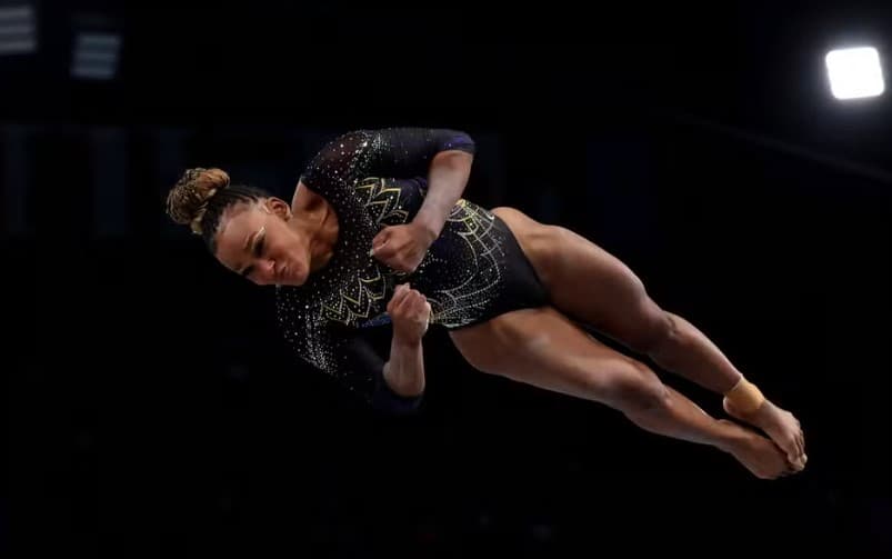 Rebeca Andrade se classifica para cinco finais e lidera equipe brasileira da ginástica artística em Paris