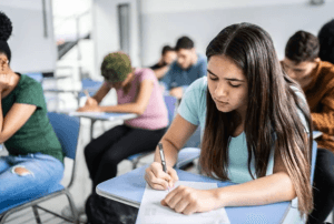 Prazo curto e dificuldades regionais devem dificultar novo ensino médio já em 2025