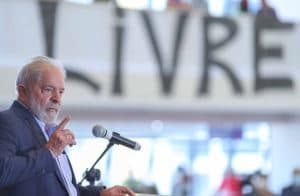Lula decide devolver relógio de luxo após decisão do TCU