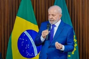 Lula diz que ‘não quer se comportar de forma apaixonada' sobre eleições, e que Maduro ‘está devendo explicação'