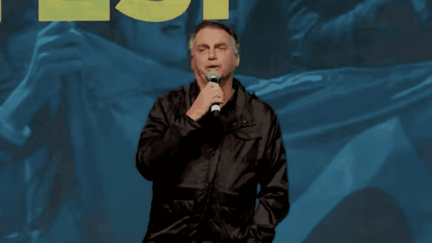 Bolsonaro diz que hino em linguagem neutra é um “desrespeito”