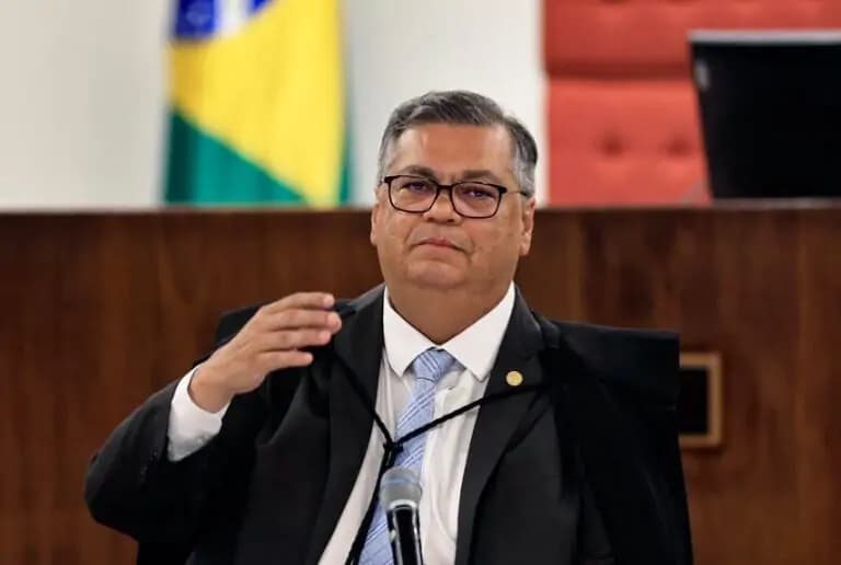 Congresso diz que Dino ‘extrapolou’, pede que STF libere emendas e quer nas mãos de Moraes