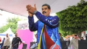 Maduro diz que vai trocar metade nos ministros