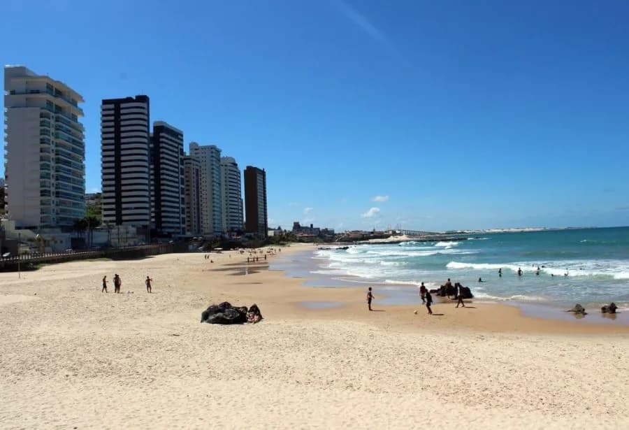 Novo boletim confirma que Praia de Areia Preta permanece própria para banho