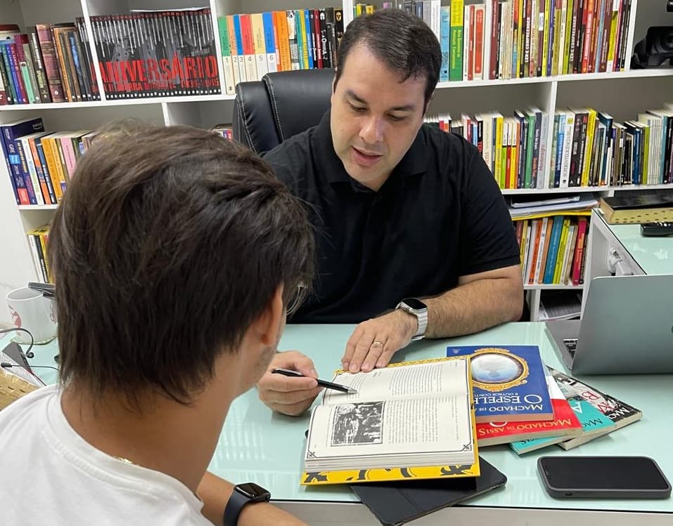 Enem: investir no hábito de leitura é importante para desempenho na prova, destaca professor Sérgio Lima