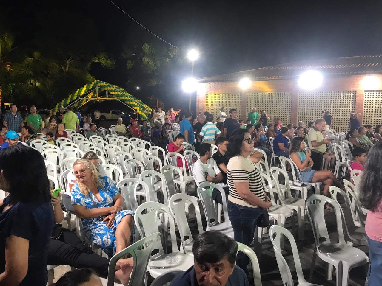 IMAGENS: Evento de Rosalba Ciarline para Genivan Vale flopou