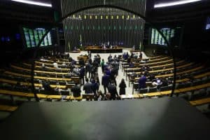 Câmara aprova texto-base com imposto sobre previdência