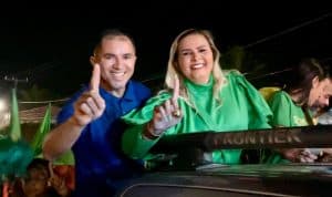 Com presença do Prefeito Miguel Cabral, multidão vai às ruas de São Pedro do Potengi para prestigiar comício de Fabrizia Lopes