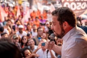 Boulos pagou R$ 450 mil a empresa “culpada” por hino com gênero neutro