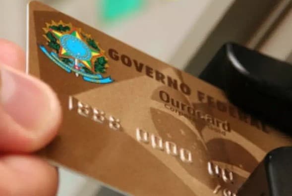 Divulgação obrigatória de despesas com cartão corporativo avança no Senado