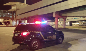 Mulheres procuradas pela Justiça são presas por roubo e homicídio no Aeroporto Aluízio Alves