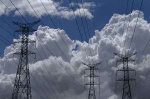 Seca deve fazer conta de luz subir a partir de setembro, com bandeira amarela