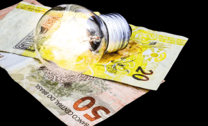 Conta de luz cai entre 2,5% e 10% a partir de setembro, diz ministro de Minas e Energia