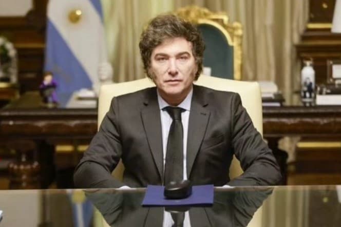 Milei critica políticos e jornalistas progressistas que apoiam ditadura de Maduro e rotulam direita de “fascista”
