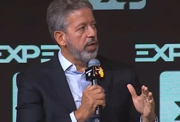 Lira critica decisão de Moraes de bloquear contas da Starlink após suspensão do X